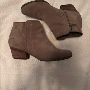 Blondo Taupe Suede Ankle Boots (8)